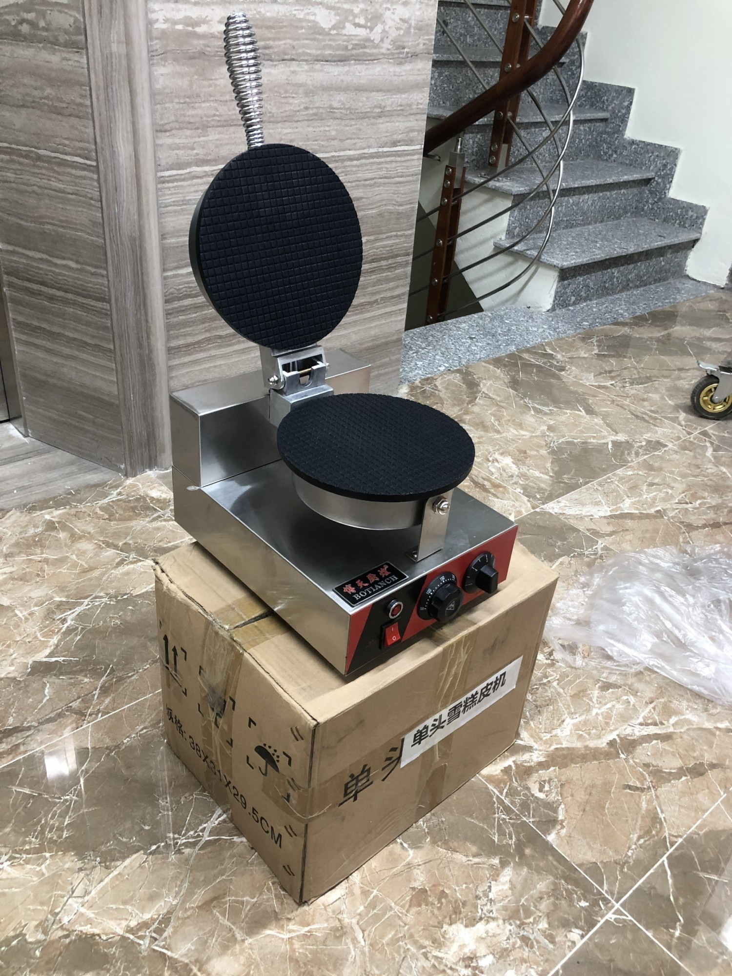 Trổ tài vào bếp với 2 cách làm bánh ốc quế giòn rụm cực đơn giản