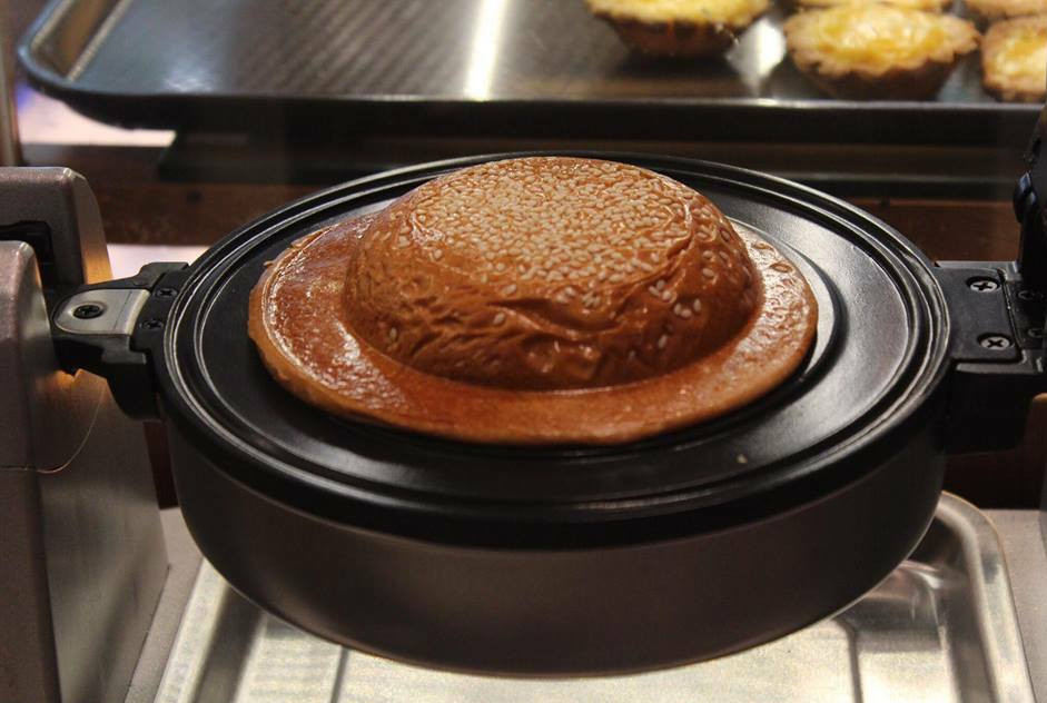 “Vạch Trần” Sự Thật Về Burger Đĩa Bay Bready Đang Được Săn Đón